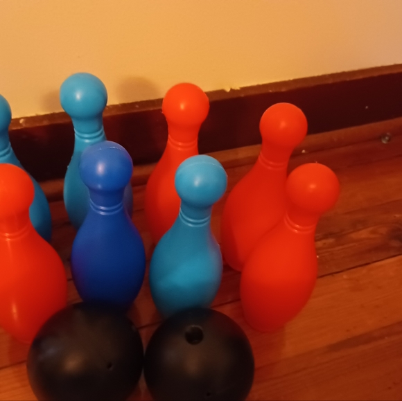 BOWLING BALL PLASTIC SET FOR KIDS!! - Picture 4 of 4
